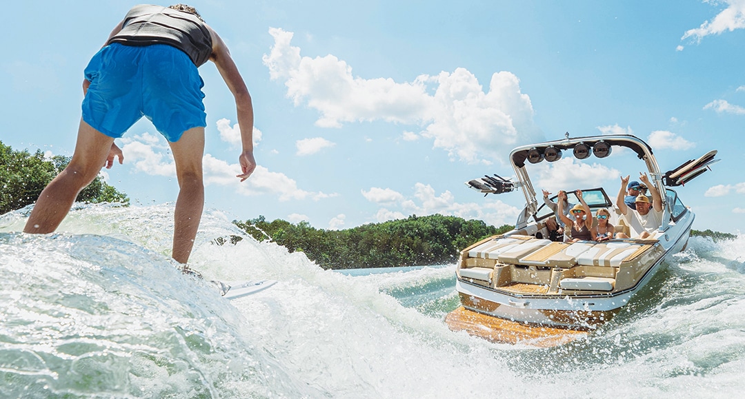 How to do a Wakesurfing 360 — CAPTAIN WATERSPORTS