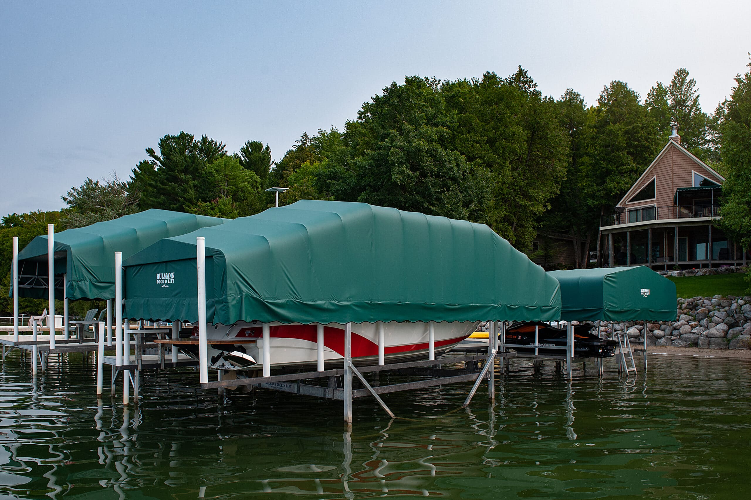 How to Choose the Right Boat Lift for Your Dock and Boat