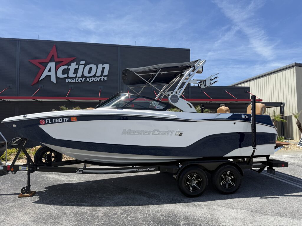 2022 MasterCraft XT22