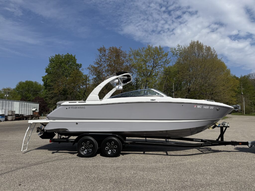 2022 Four Winns H260