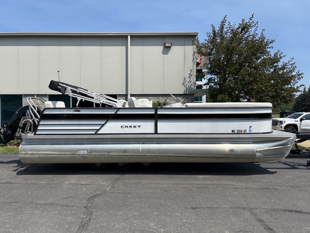 2022 Crest Classic DLX 240 SLRC