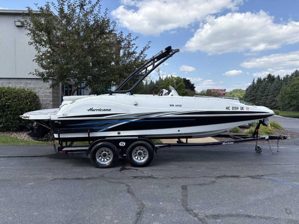 2019 Hurricane SunDeck Sport 202 IO