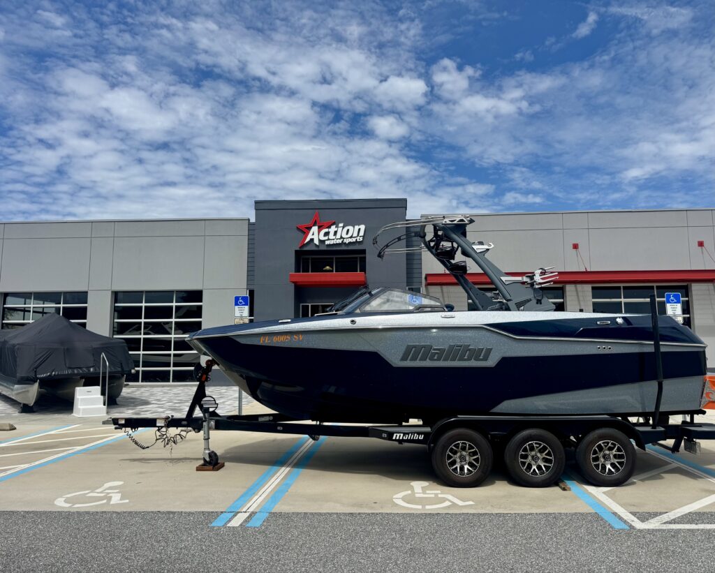 2021 Malibu M220