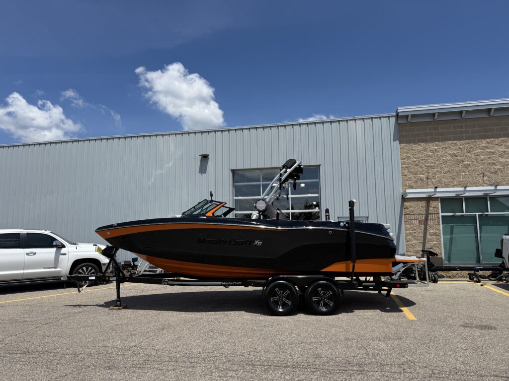 2023 MasterCraft XT22